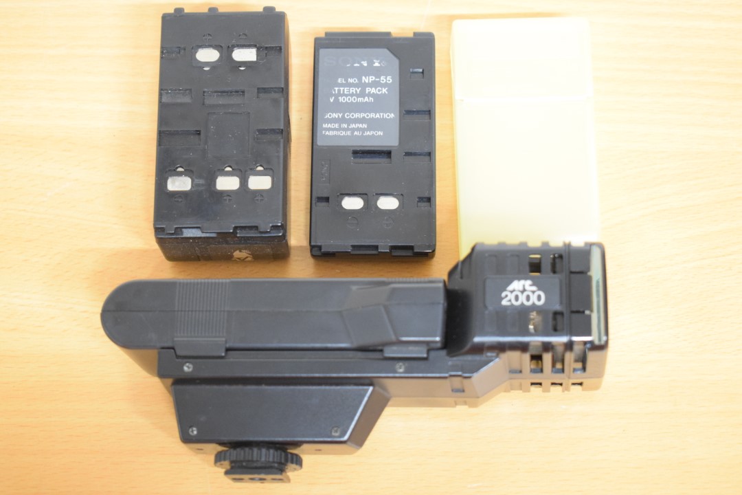 Sony Handycam Video 8 CCD-F330E with accessories + Bag Sony Handycam Video 8 CCD-F330E with accessories + Bag