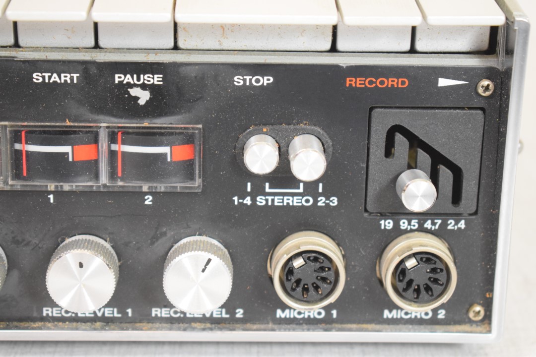 Uher 4400 Report Stereo IC Tape Recorder