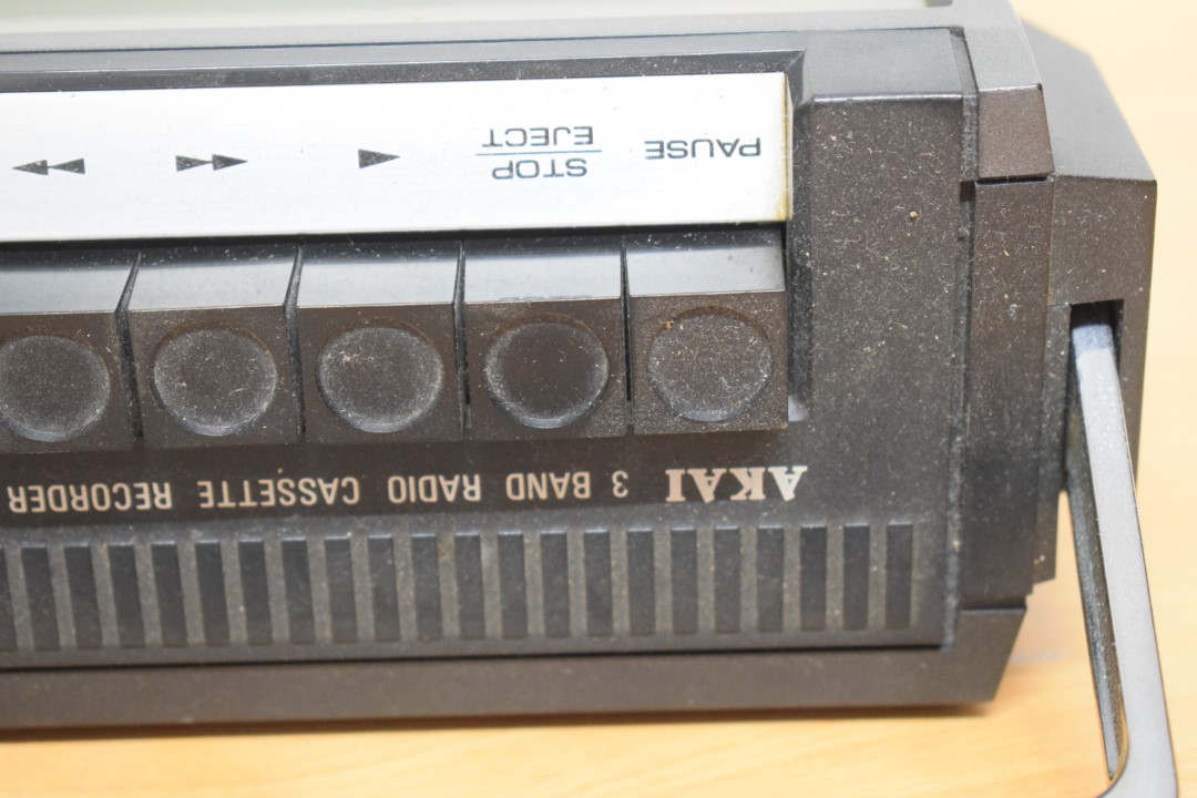 Akai AJ-350L Radio / Cassettedeck combination