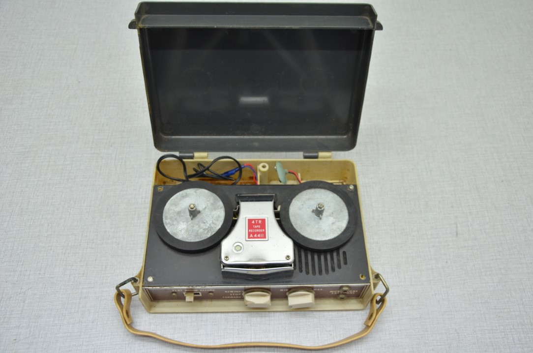 International 4TR-4411 Portable Tape Recorder
