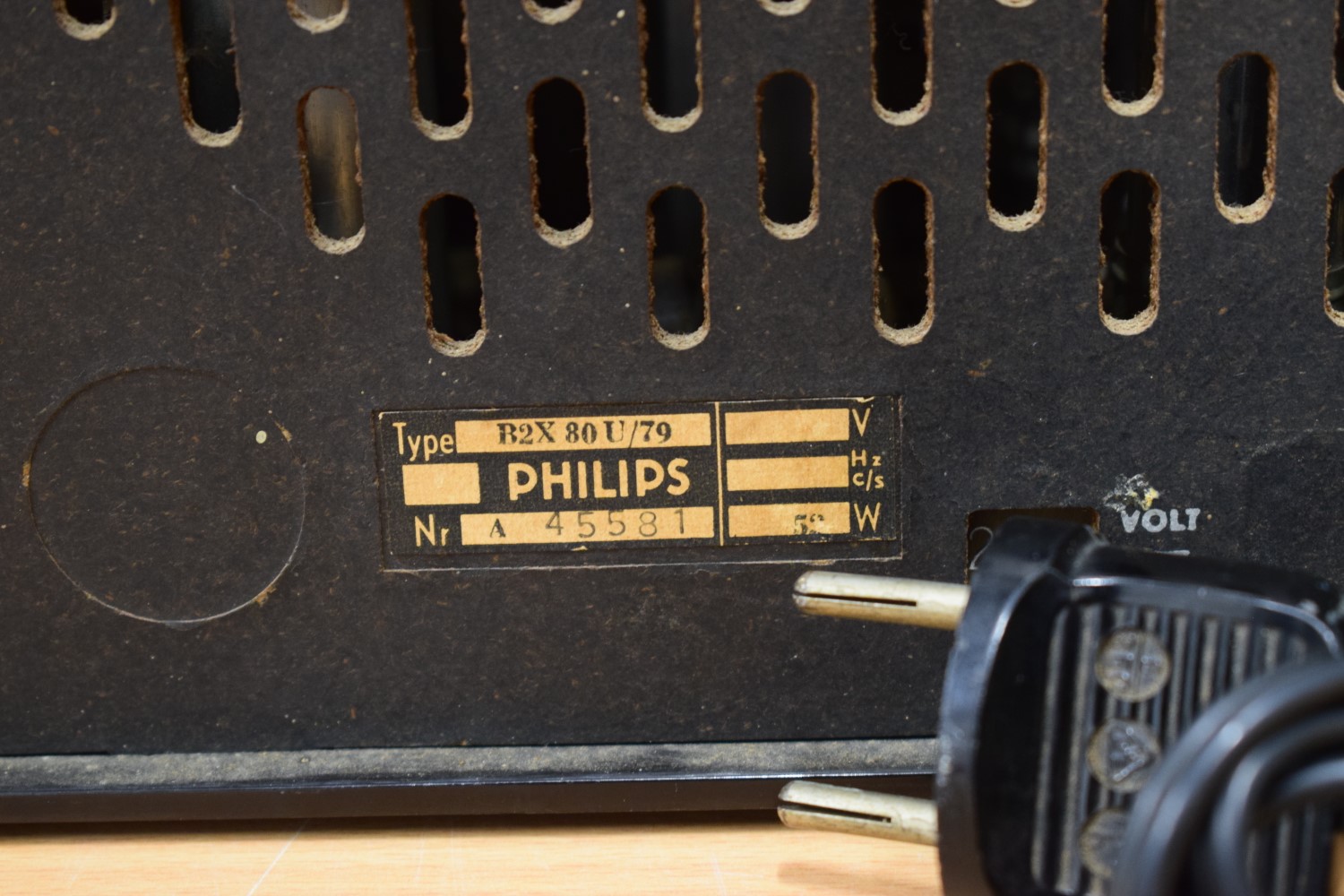 Philips B2X80U bakelite Tube Radio 