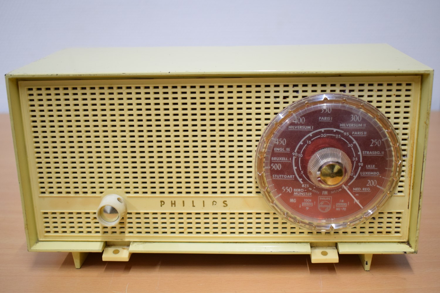 Philips B1X02A/69 Tube Radio 
