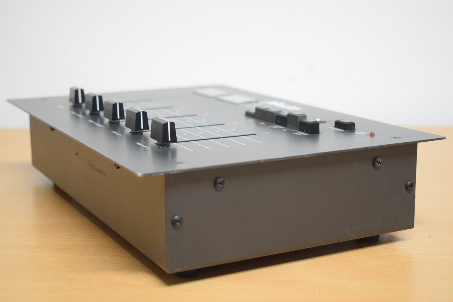 Alecto PRO-33 analog mixer