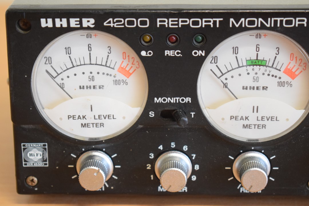 Uher 4200 Report Monitor Portable Tape Recorder Uher 4200 Report Monitor Portable Tape Recorder