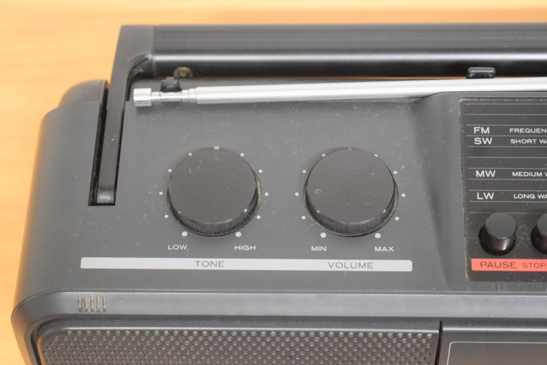 Hitachi Pure Sound Recording 640 Tuner/Cassette Deck Combination