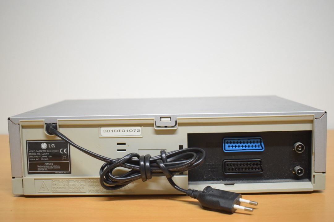 LG LV3290 VCR Videorecorder with remote control