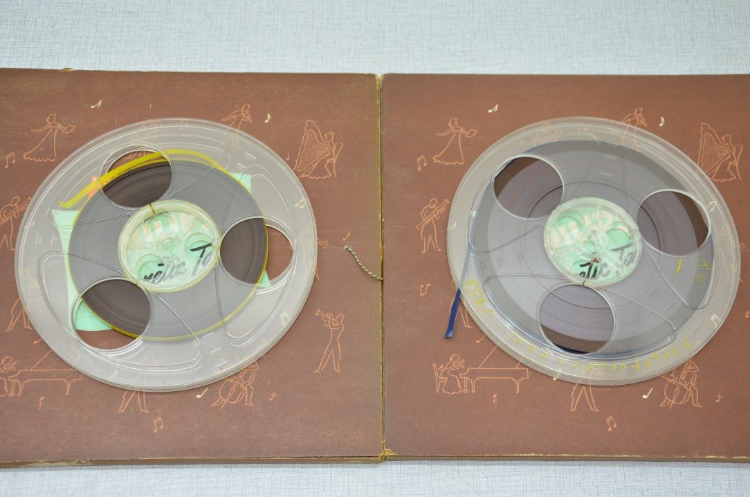 22cm. Philips Plastic tape reel with original cardboard box