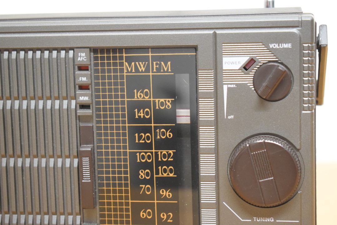 Cosmel TR-2050 Portable Radio – In Original box