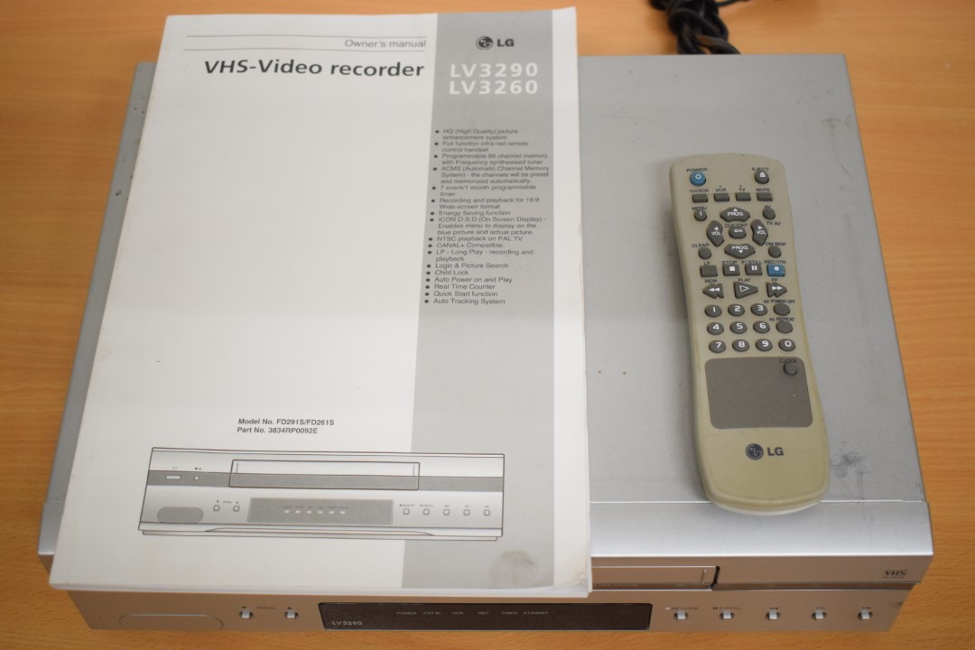 LG LV3290 VCR Videorecorder with remote control