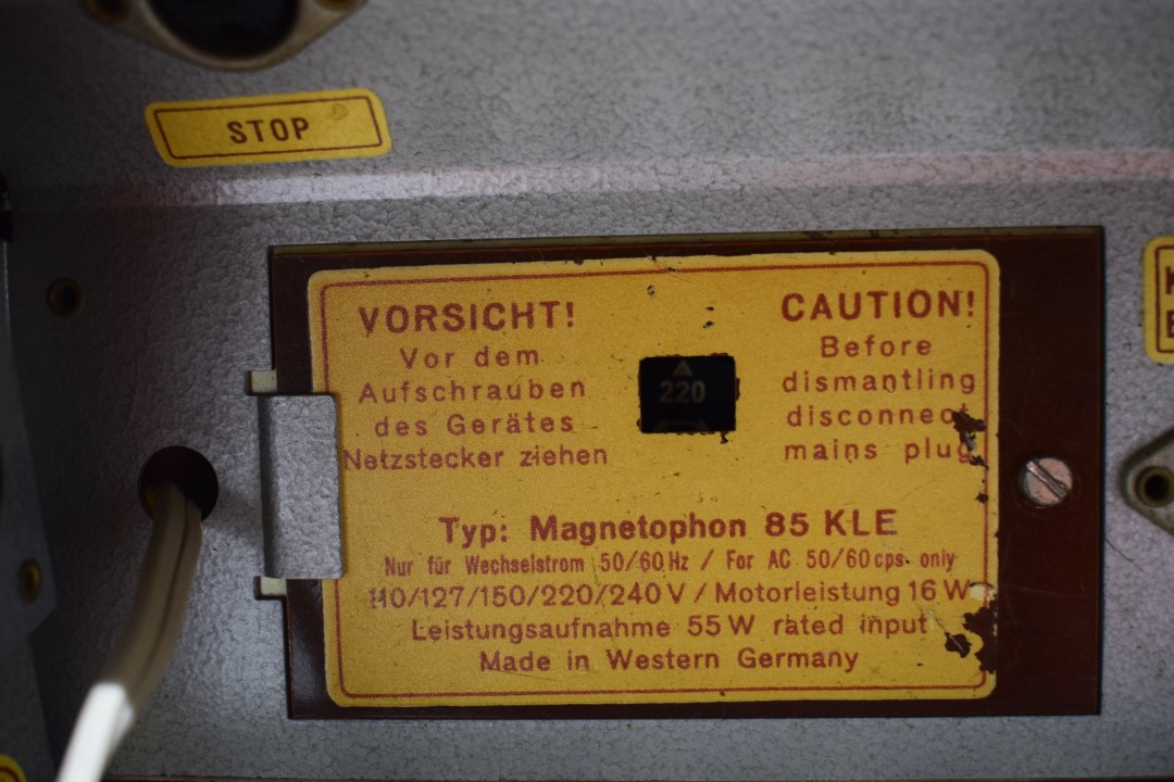 Telefunken Magnetophon 85 KL Tube Tape Recorder – Grey front Telefunken Magnetophon 85 KL Tube Tape Recorder – Grey front