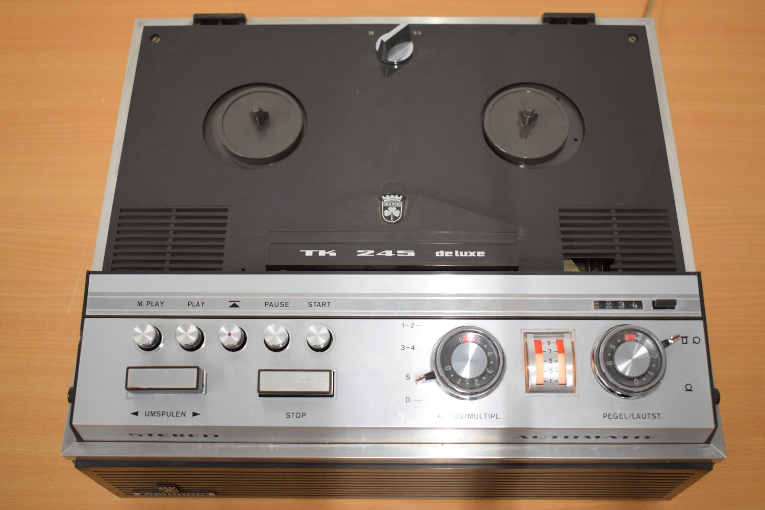 Grundig TK-245 DeLuxe Tape Recorder