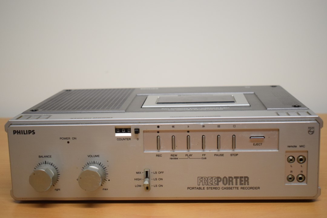 Silver Philips D6910 Portable Cassettedeck 