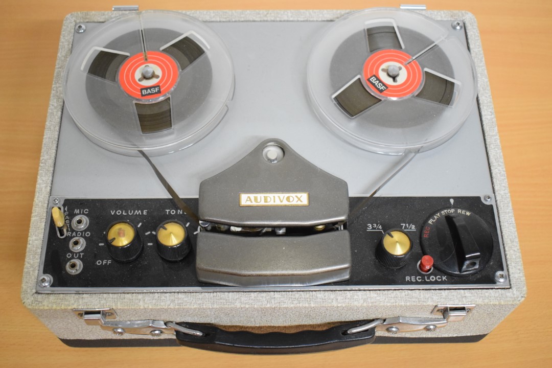 Audivox FC-610 Tube Tape Recorder