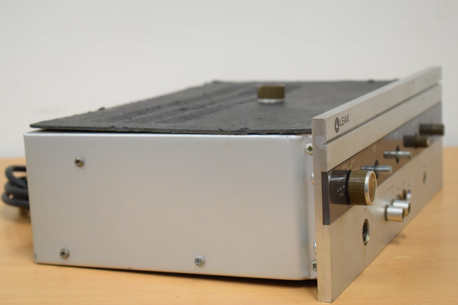 LEAK Delta 30 Stereo Amplifier