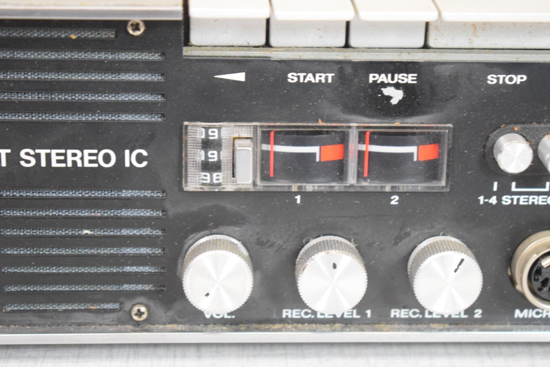 Uher 4400 Report Stereo IC Tape Recorder Uher 4400 Report Stereo IC Tape Recorder