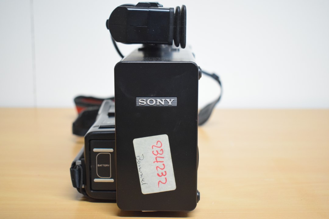 Sony CCD-V8AF Video 8 Camcorder & many accessories