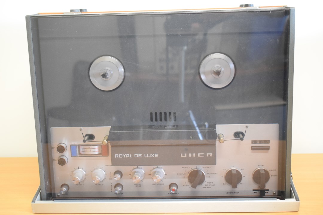 UHER ROYAL DE LUXE - VINTAGE REEL TO REEL TAPE RECORDER . AS IS ,PARTLY  WORKING