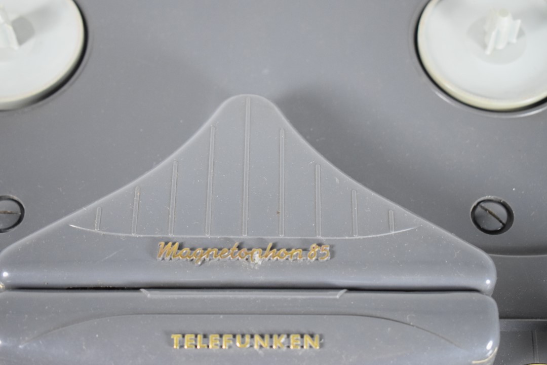 Telefunken Magnetophon 85 KL Tube Tape Recorder – Blue front Telefunken Magnetophon 85 KL Tube Tape Recorder – Blue front