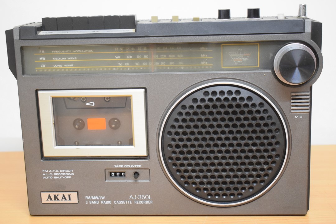 Akai AJ-350L Radio / Cassettedeck combination