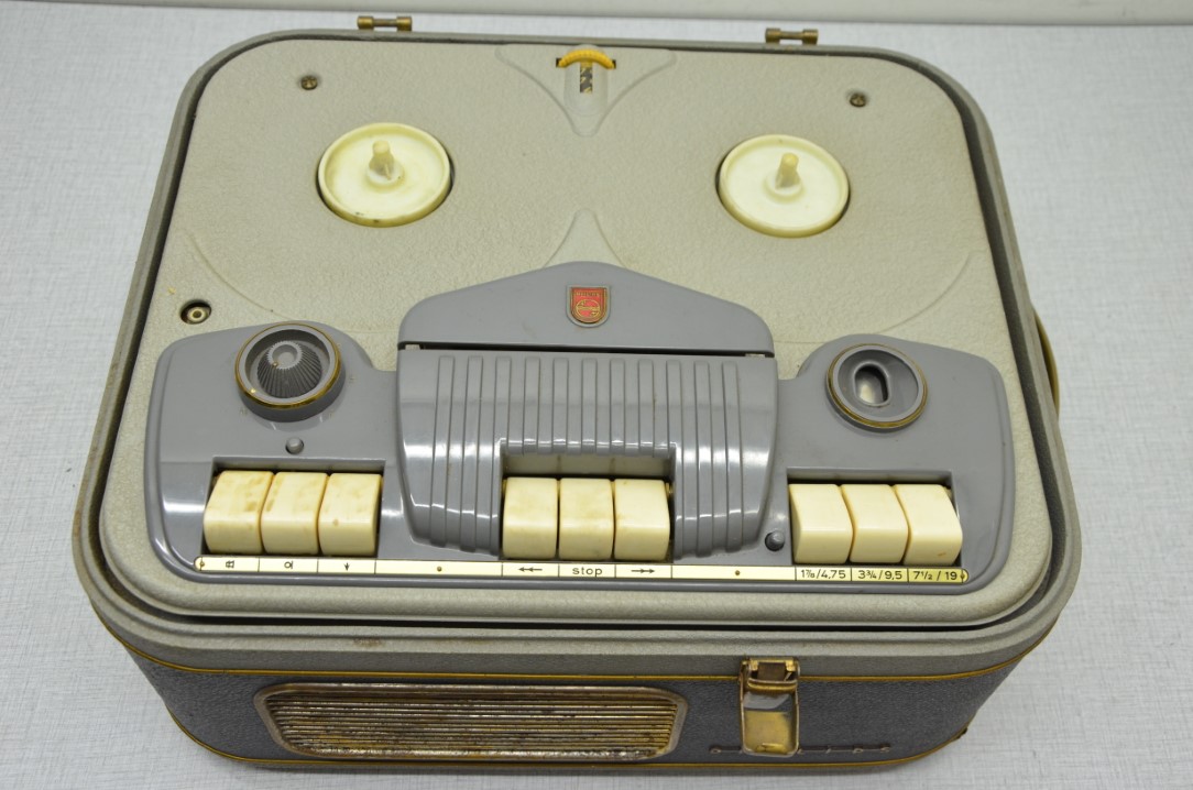 Philips EL-3516 Tube Tape Recorder – Number 2 Philips EL-3516 Tube Tape Recorder – Number 2